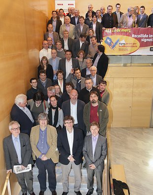 Alcaldes gironins de l'AMI després de l'acte de presentació de la campanya conjunta amb l'ANC. Foto: MANEL LLADÓ.