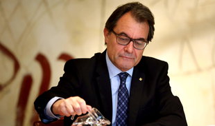Artur Mas, ahir al migdia, durant la reunió del consell executiu Foto: EFE / TONI ALBIR.